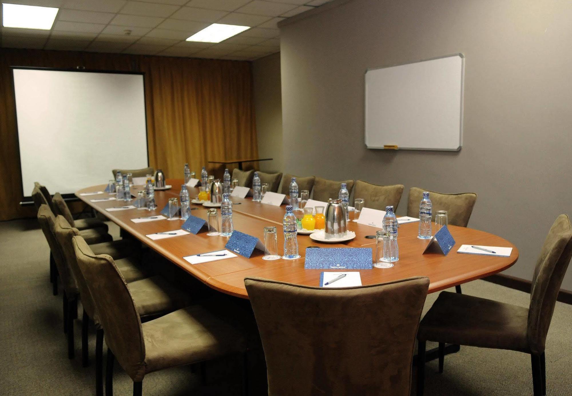 Protea Hotel Lusaka Cairo Road מראה חיצוני תמונה